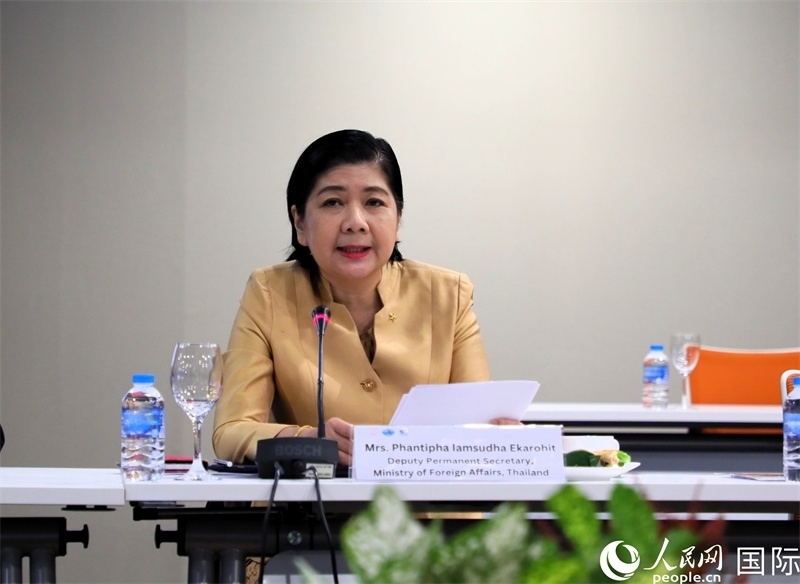 泰國(guó)外交部副次長(zhǎng)潘提帕作主旨發(fā)言。人民網(wǎng)記者 白元琪攝