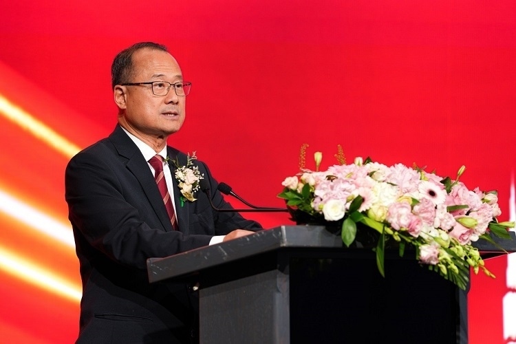 第十四屆全國(guó)政協(xié)常委、香港中華總商會(huì)會(huì)長(zhǎng)蔡冠深致辭。阿聯(lián)酋中華工商總會(huì)供圖