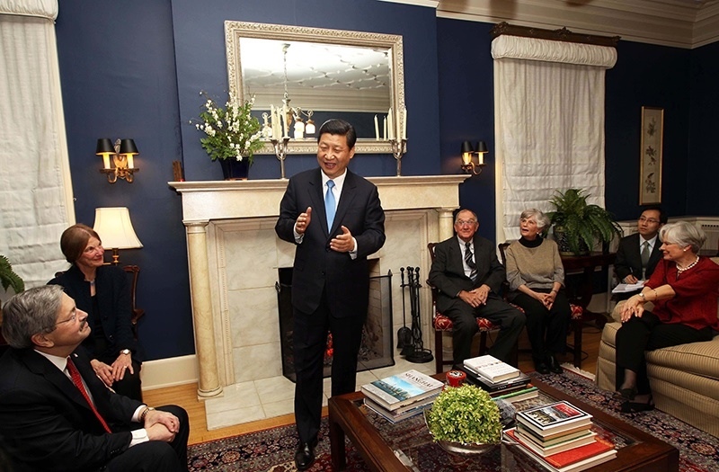 習(xí)近平2012年訪美時與老朋友敘舊場景。