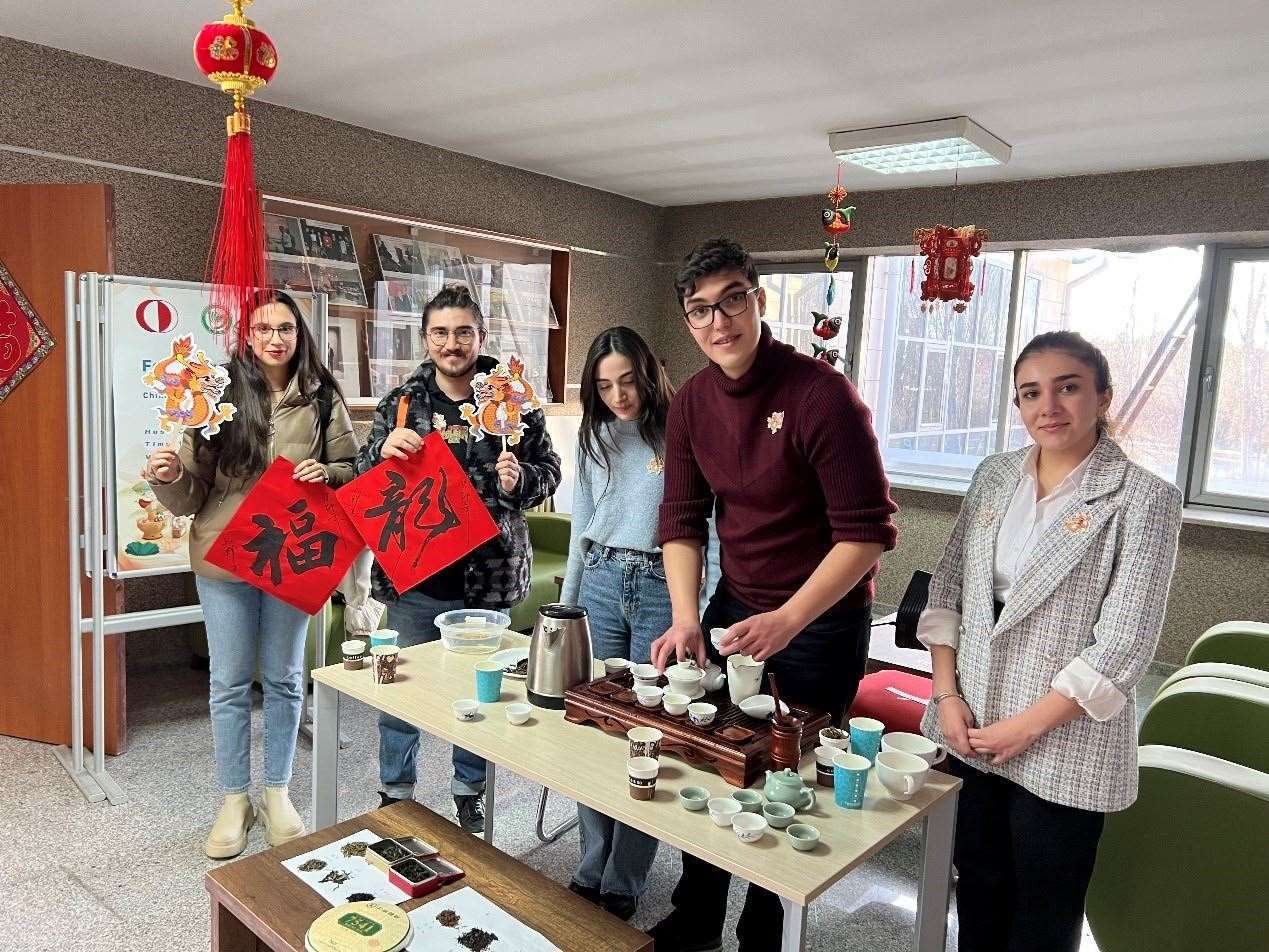 茶藝表演體驗。中東技術大學孔院供圖