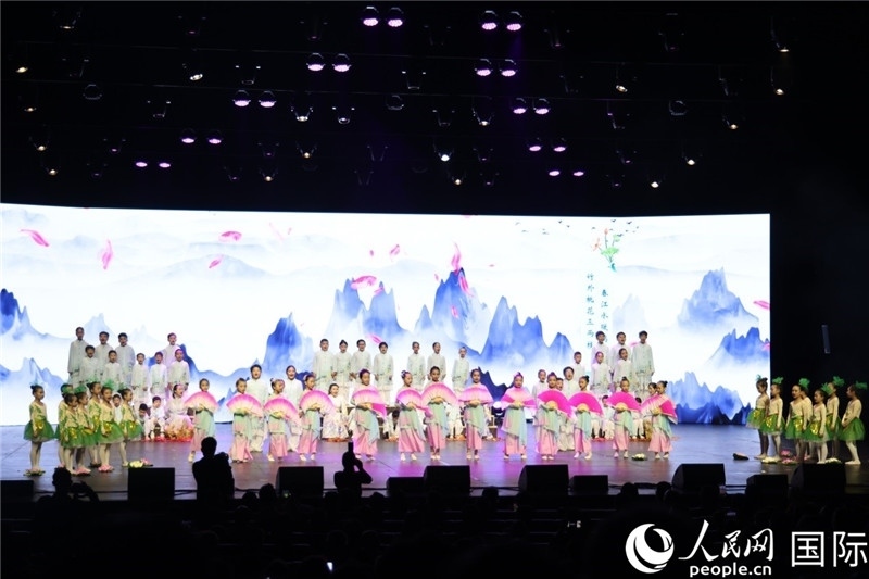 《四季詩韻》童聲詩朗誦表演。人民網(wǎng)記者 任皓宇攝