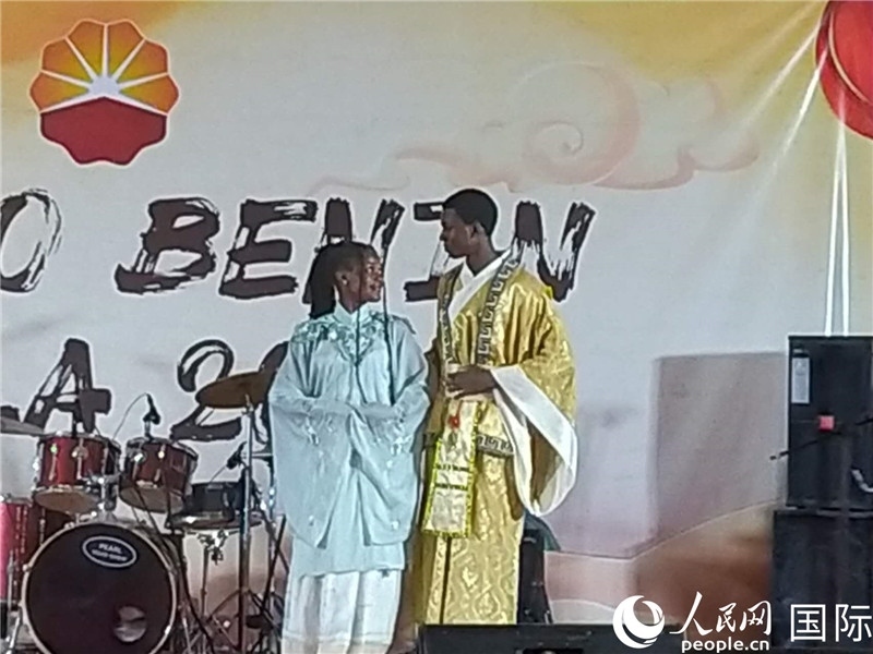 孔子學院的中國時裝秀表演。人民網(wǎng)記者 黃培昭攝