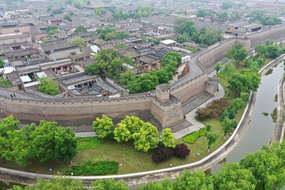 平遙古城一角（2023年5月30日攝，無(wú)人機(jī)照片）。新華社記者 詹彥 攝