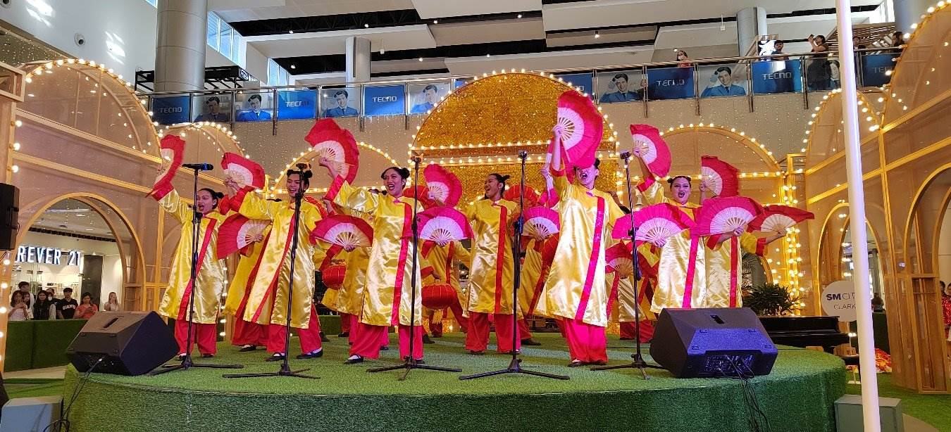 開幕式上活力四射的文藝節(jié)目引得觀眾陣陣喝彩。紅溪禮示大學(xué)孔子學(xué)院 供圖