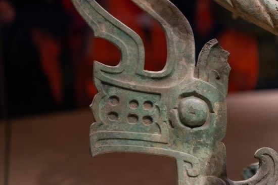 三星堆1號青銅神樹上的龍頭 新華社記者 薛晨 攝