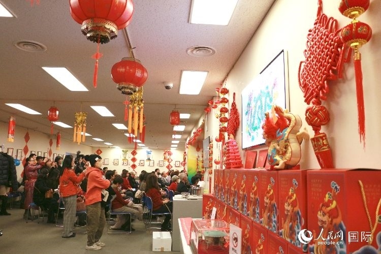 現(xiàn)場(chǎng)洋溢著濃郁的新春氛圍。人民網(wǎng) 許可攝