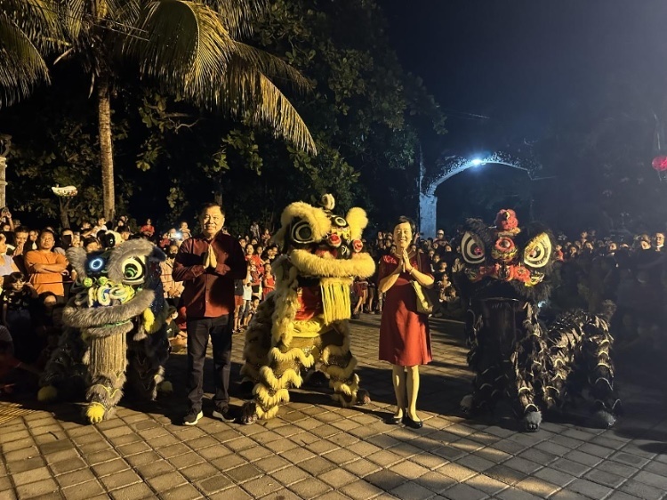 舞獅表演。巴陵康孔子學(xué)院供圖