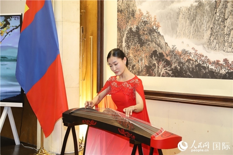 古箏表演。人民網(wǎng)記者 霍文攝