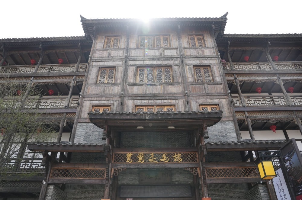 河街上的中國(guó)古代戲樓結(jié)構(gòu)建筑——鴛鴦走馬樓