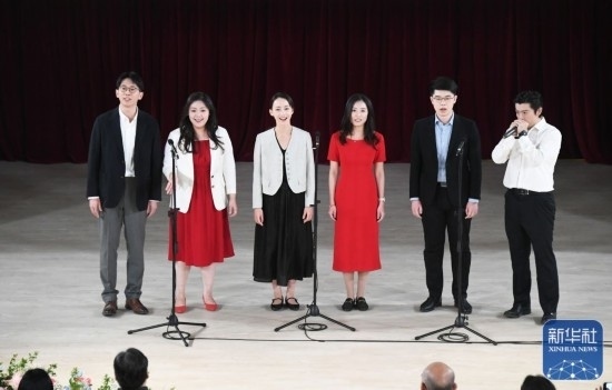 3月21日，國家開發(fā)銀行阿卡貝拉合唱團在音樂會上演出。新華社記者 任超 攝