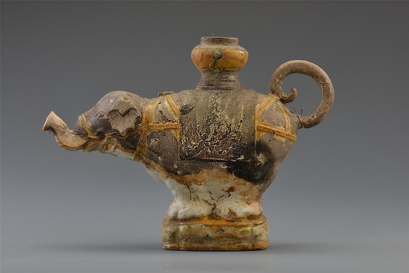一號沉船出水的三彩象形持壺。中國文物報社供圖