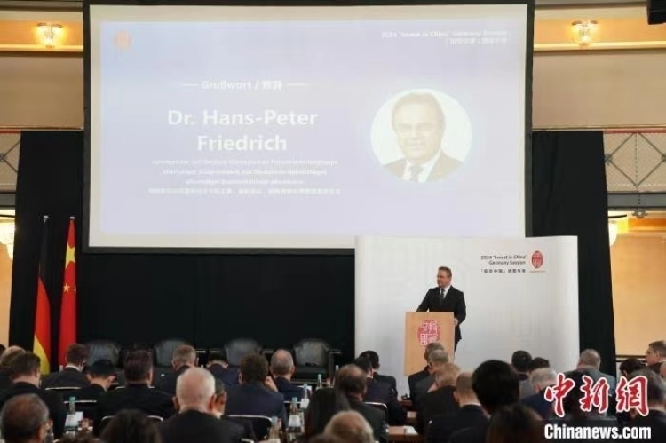 當(dāng)?shù)貢r(shí)間4月5日，由中國商務(wù)部主辦的“投資中國”德國專場推介活動(dòng)在斯圖加特市舉行。中新社記者 馬秀秀 攝