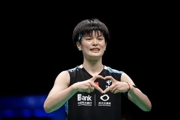 4月14日，王祉怡在奪冠后慶祝。新華社記者 江漢攝