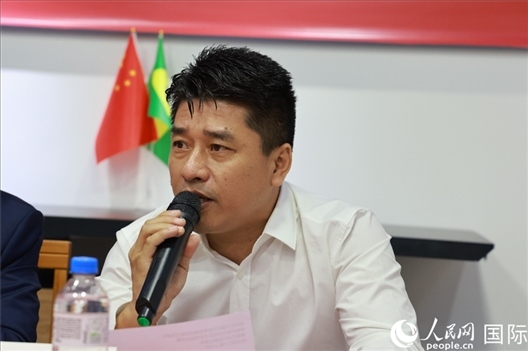 巴西中國浙江商會會長鄭俠茂在座談會上致辭。人民網(wǎng)記者 陳海琪攝