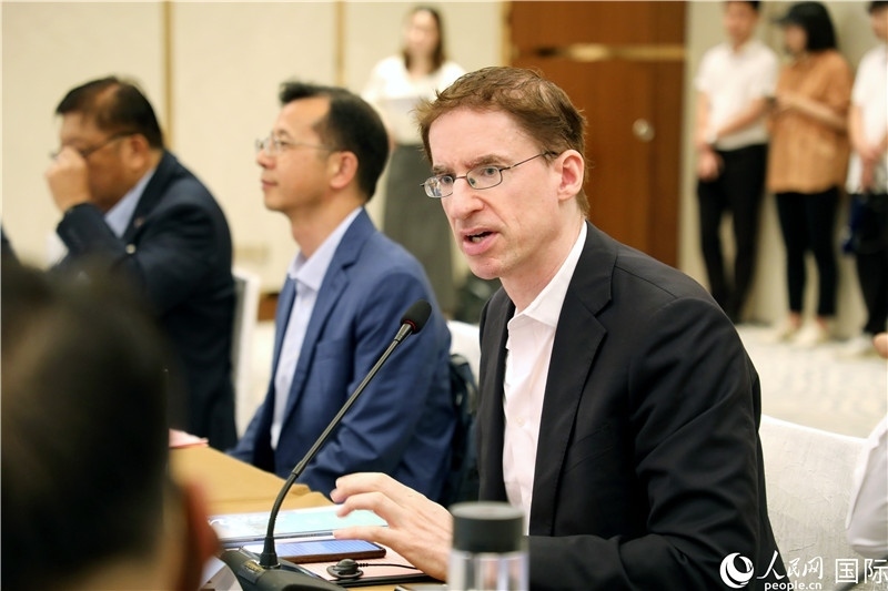 德國駐廣州總領(lǐng)事魯彥在產(chǎn)業(yè)對接會(huì)上發(fā)言。人民網(wǎng)記者趙益普攝