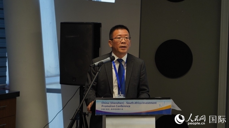 南非中國經(jīng)貿(mào)協(xié)會會長、中國銀行約翰內(nèi)斯堡分行行長張朝陽致辭。人民網(wǎng) 劉暢攝