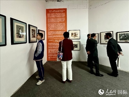 “與中國結緣：智利畫家何塞·萬徒勒里誕辰100周年”展覽在京舉行。人民網記者 周雨攝