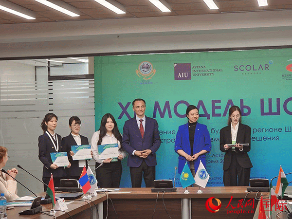 中國代表榮獲“最佳代表”獎。人民網(wǎng)記者 李強攝