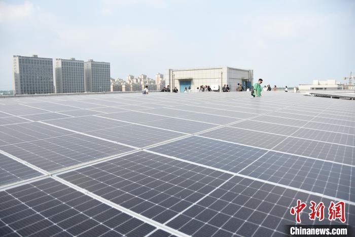 圖為中原人工智能計(jì)算中心的光伏項(xiàng)目。王宇攝