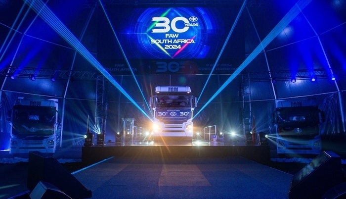 新一代旗艦車型JH6 550馬力牽引亮相。圖片來源：一汽解放