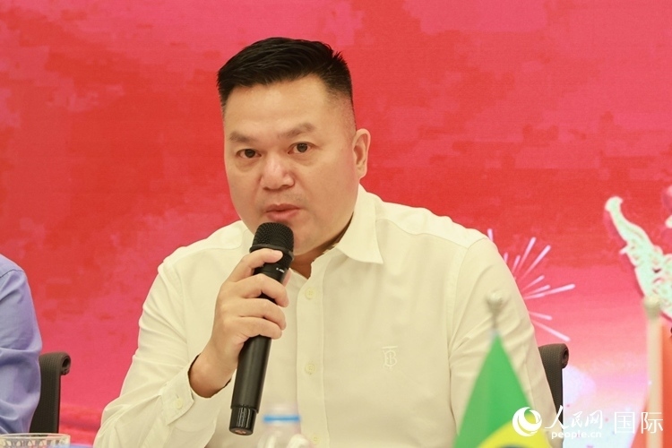 巴西和統(tǒng)會(huì)會(huì)長張小春在座談會(huì)上致辭。人民網(wǎng)記者 陳海琪攝