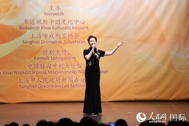 “玉蘭花開·魅力上?！弊哌M(jìn)布達(dá)佩斯。葉辰亮攝