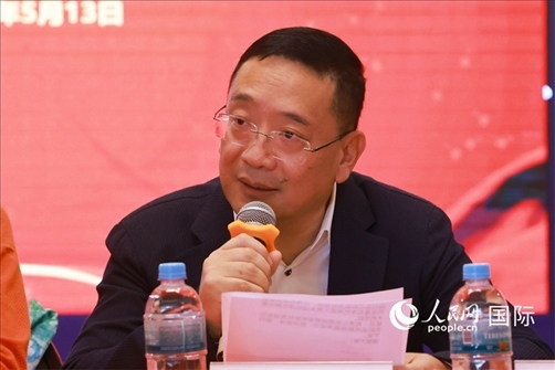 巴西文協(xié)主席上官建峰在座談會(huì)上致辭。人民網(wǎng)記者 陳海琪攝