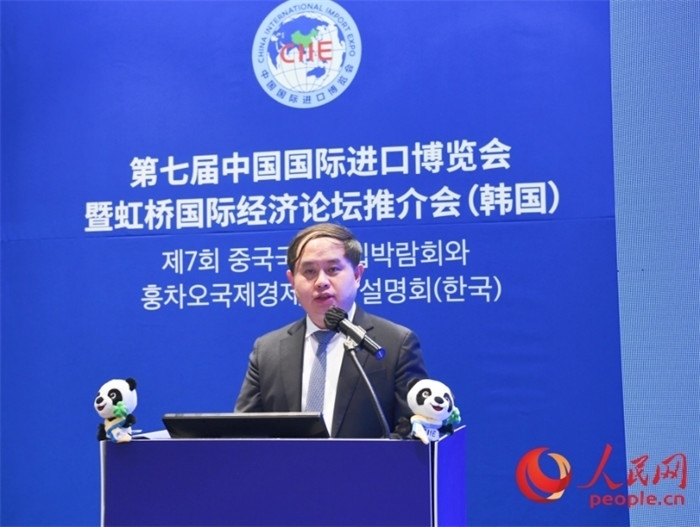 中國銀行首爾分行副行長褚?guī)h發(fā)言。人民網(wǎng) 程安康攝