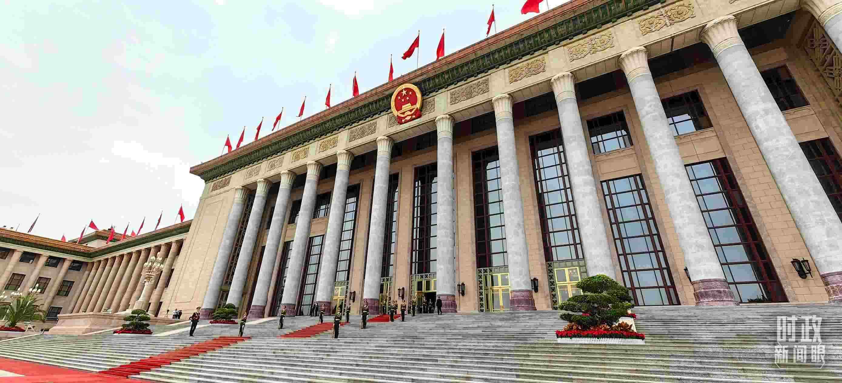 △人民大會堂東門外廣場。（總臺央視記者段德文拍攝）