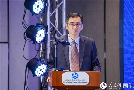 曼谷中國(guó)文化中心兼中國(guó)駐曼谷旅游辦事處主任闕小華發(fā)表演講。（普拉維攝）