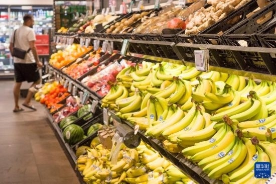 5月24日，顧客在德國柏林一家超市購物。新華社記者 任鵬飛 攝