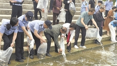 庭審后開(kāi)展增殖放流。