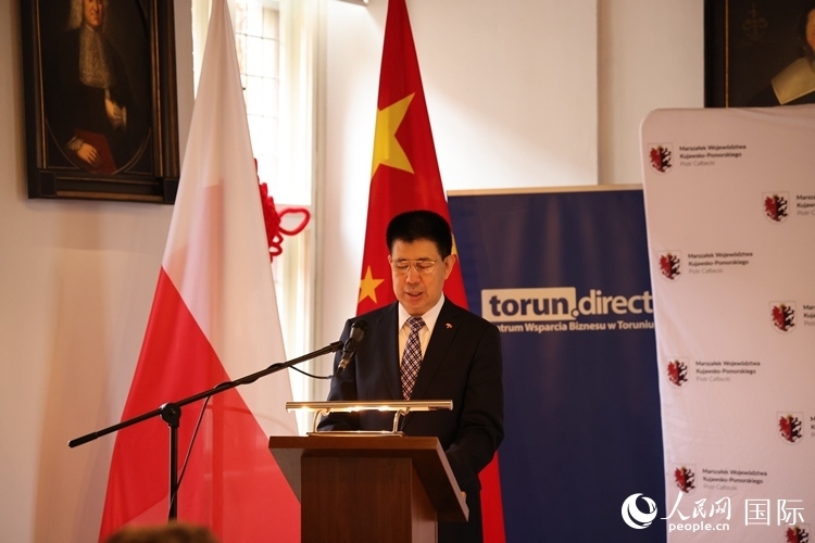 :孫霖江大使在開幕式現(xiàn)場致辭。人民網(wǎng)記者 禹麗敏攝