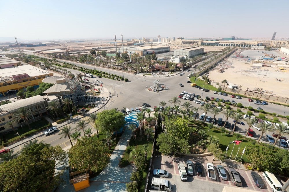 這是2023年8月10日在埃及蘇伊士省拍攝的中?！ぬ┻_(dá)蘇伊士經(jīng)貿(mào)合作區(qū)。新華社記者 隋先凱 攝