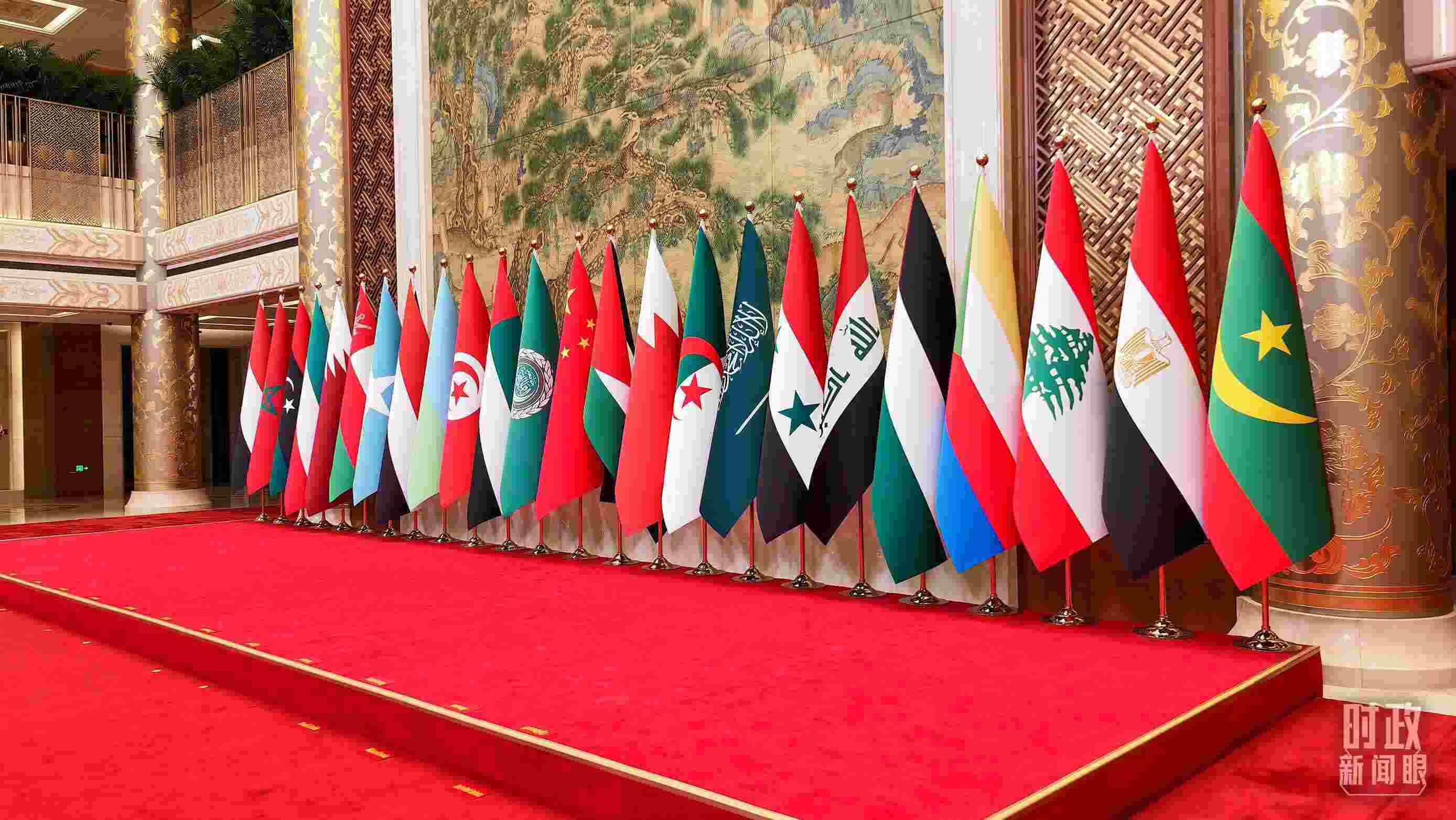 △會(huì)議現(xiàn)場(chǎng)的旗陣。（總臺(tái)央廣記者馬喆拍攝）