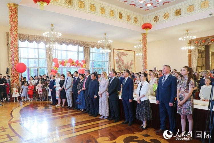 中國駐俄羅斯使館“六·一”兒童節(jié)大型招待會活動現(xiàn)場。人民網(wǎng)記者 隋鑫攝