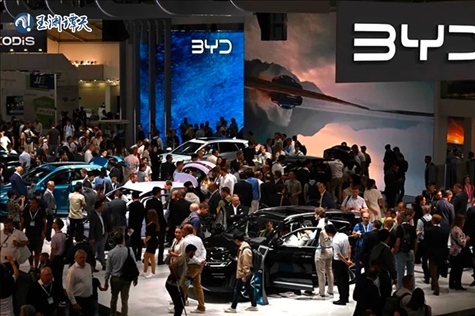 中國新能源汽車亮相德國車展，引發(fā)圍觀