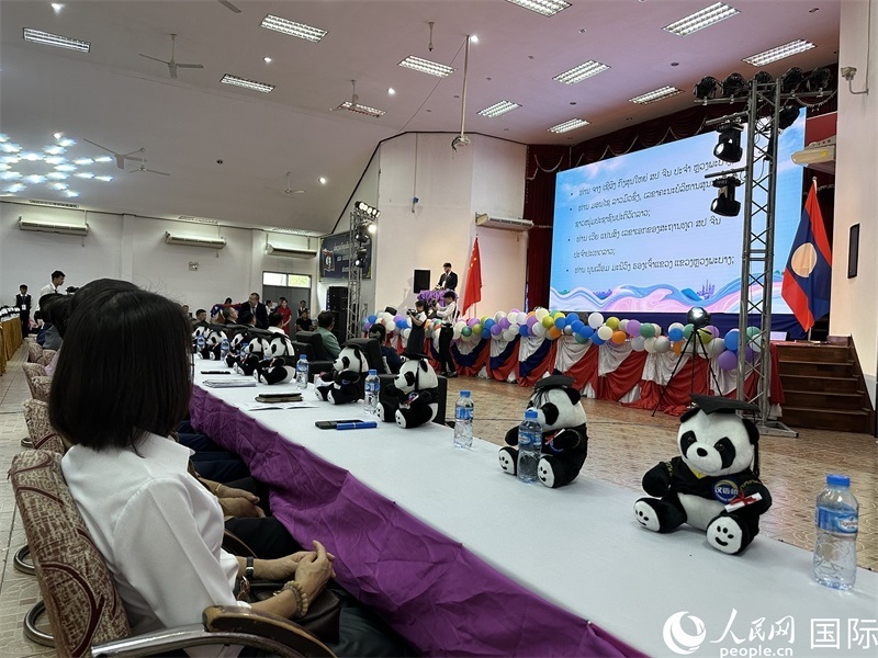 圖片：中老嘉賓在第二十三屆漢語橋世界大學(xué)生中文比賽老撾賽區(qū)決賽上致辭。孫廣勇攝