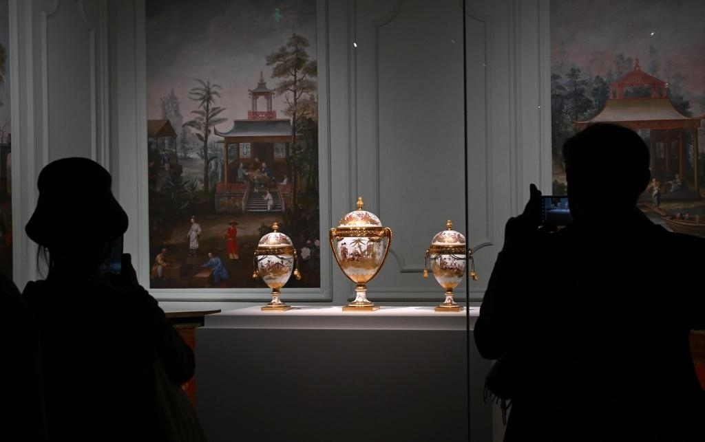 4月1日，觀眾在北京故宮參觀“紫禁城與凡爾賽宮——17、18世紀的中法交往”展覽。新華社記者金良快攝