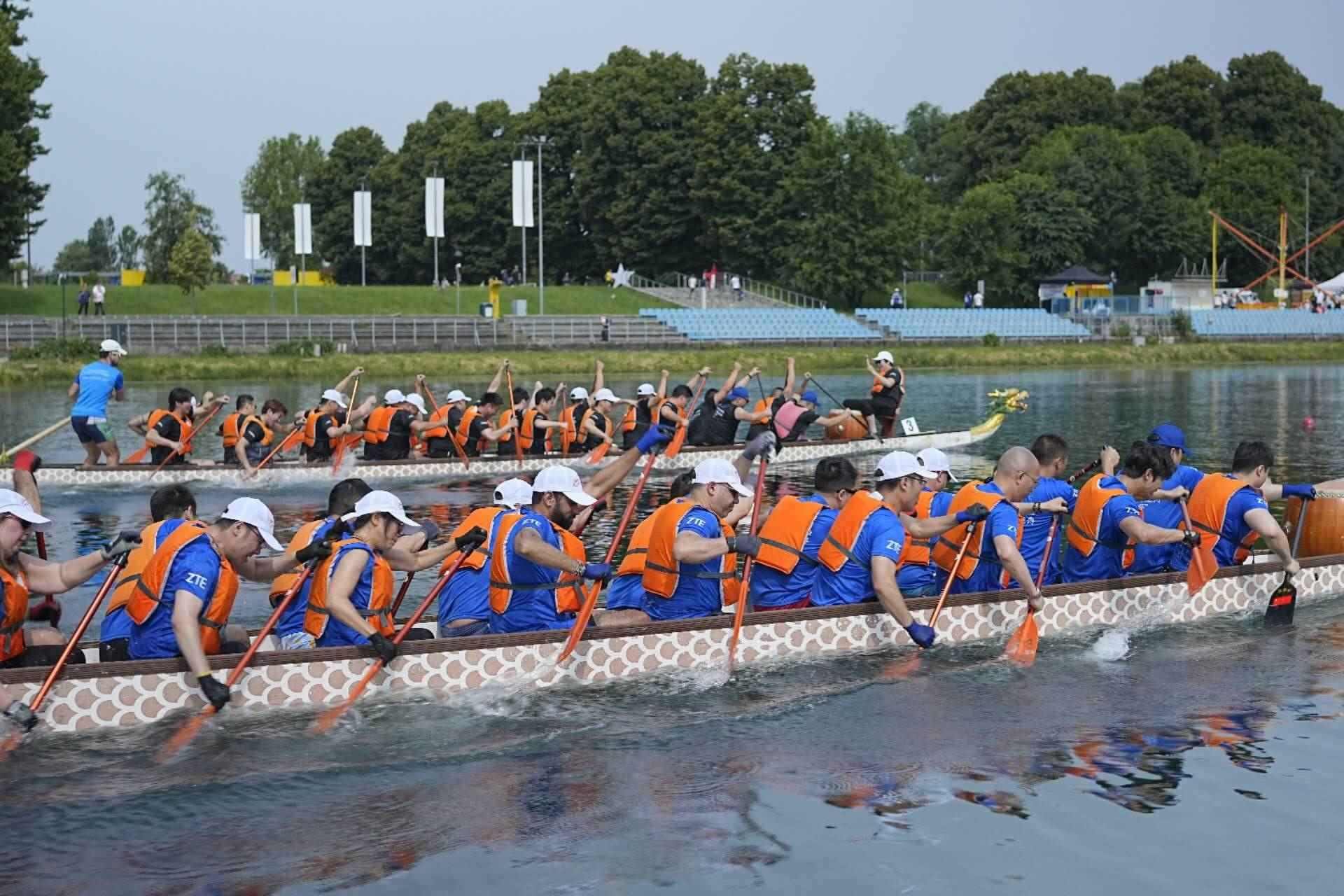 爭渡、爭渡，選手們你爭我奪，奮勇爭先。主辦方供圖