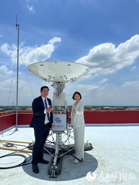 中泰兩國校企合作共贏。左為馬漢科理工大學校長帕納威·普卡亞多，右為銀河航天聯(lián)合創(chuàng)始人劉暢。人民網(wǎng)記者 簡承淵攝