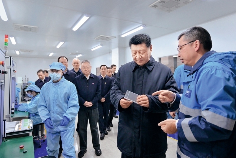 2024年3月18日至21日，中共中央總書記、國家主席、中央軍委主席習(xí)近平在湖南考察。這是18日下午，習(xí)近平在中德合資企業(yè)巴斯夫杉杉電池材料有限公司考察。 新華社記者 謝環(huán)馳/攝