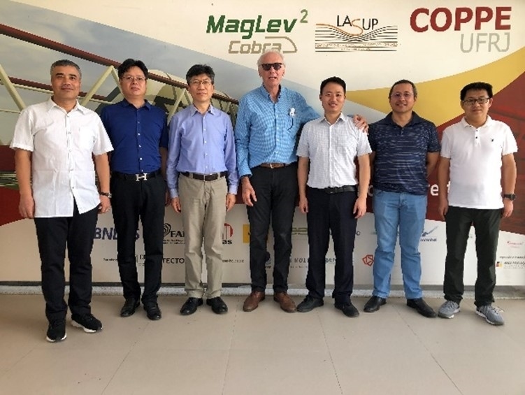 實驗室建設團隊主要負責人與巴西里約熱內盧聯邦大學交流。西南交通大學供圖