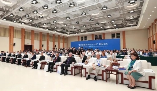 6月12日，“中國(guó)新疆的歷史與未來(lái)”國(guó)際論壇在喀什舉辦。（圖片來(lái)源：民族畫報(bào)）