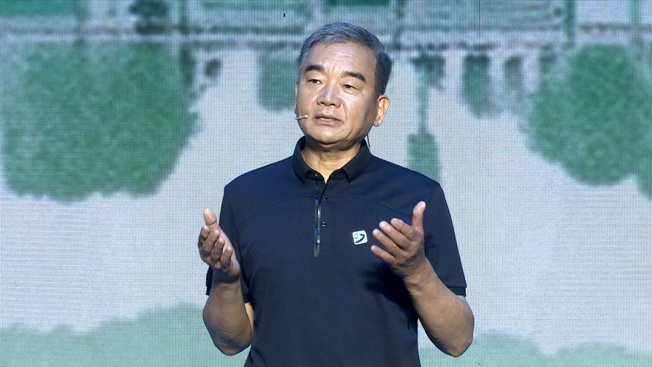 中國博物館協(xié)會理事長劉曙光現(xiàn)場講述。