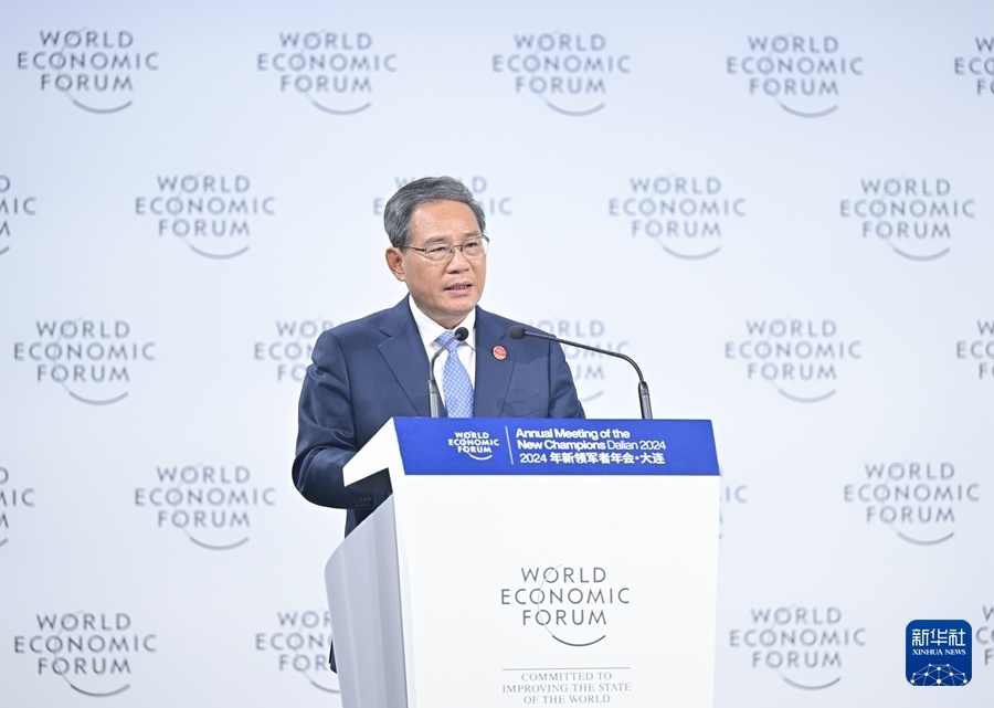 6月25日，國(guó)務(wù)院總理李強(qiáng)在大連出席2024年夏季達(dá)沃斯論壇開幕式并致辭。新華社記者 李響 攝