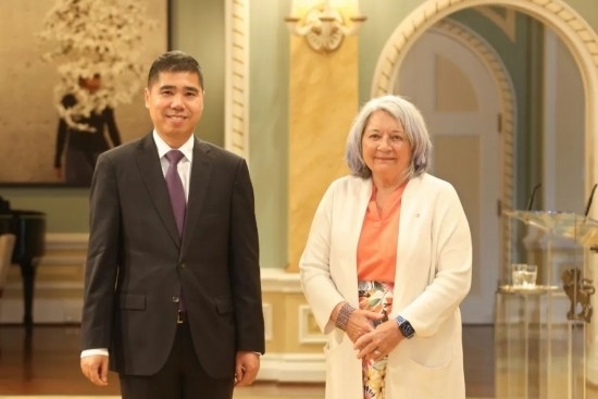 6月26日，中國駐加拿大大使王鏑向加拿大總督西蒙遞交國書。