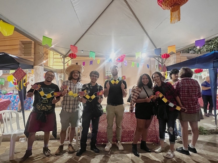 參與者體驗(yàn)文化碰撞與融合的樂(lè)趣。 圣保羅州立大學(xué)孔子學(xué)院供圖