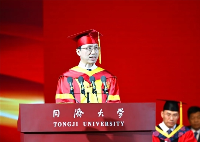 同濟(jì)大學(xué)校長(zhǎng)、中國(guó)工程院院士鄭慶華