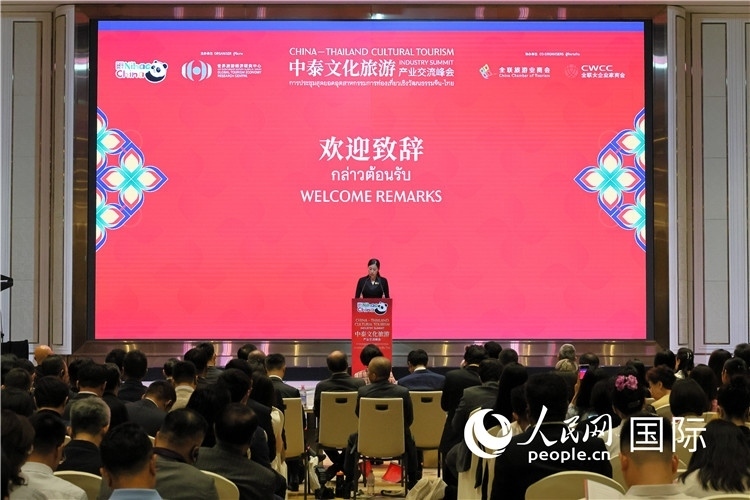 泰國文化部副部長普洛伊·塔尼庫發(fā)表演講。